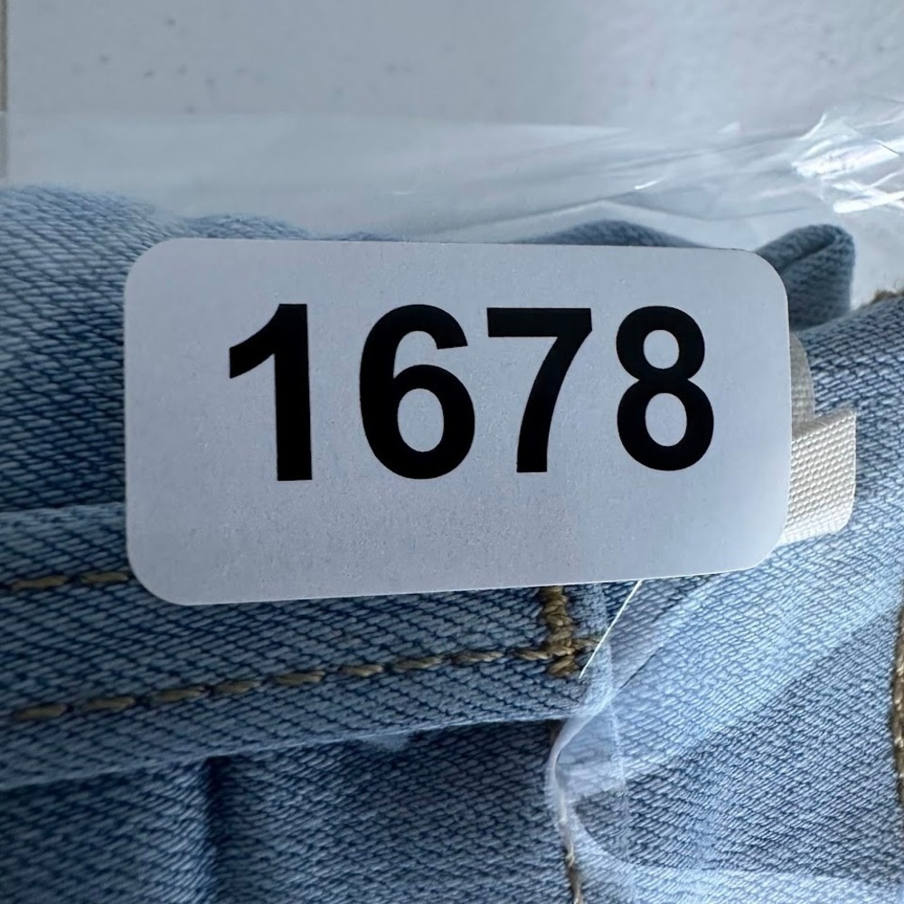 Levi's Boyfriend Jeans Light Wash‎ Womens Size 30x27 Baggy Straight - Picture 11 of 11